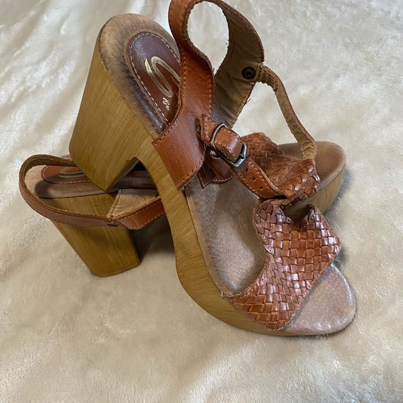 Heels - Picture 2 of 3